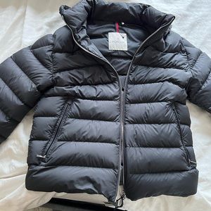 MONCLER ARNEB SHORT DOWN JACKET